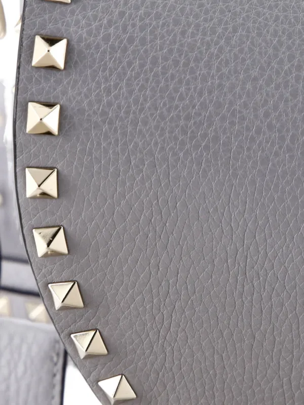 ヴァレンティ　ロックスタッズ　グレー Valentino Garavani Pre-Owned ロックスタッズ サドル レザー スモール