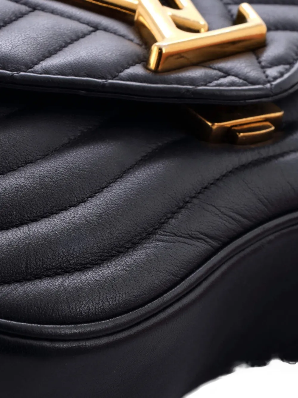 Pre-owned Louis Vuitton New Wave Chain Bag Quilted Leather Mm Crossbody Bag In Black