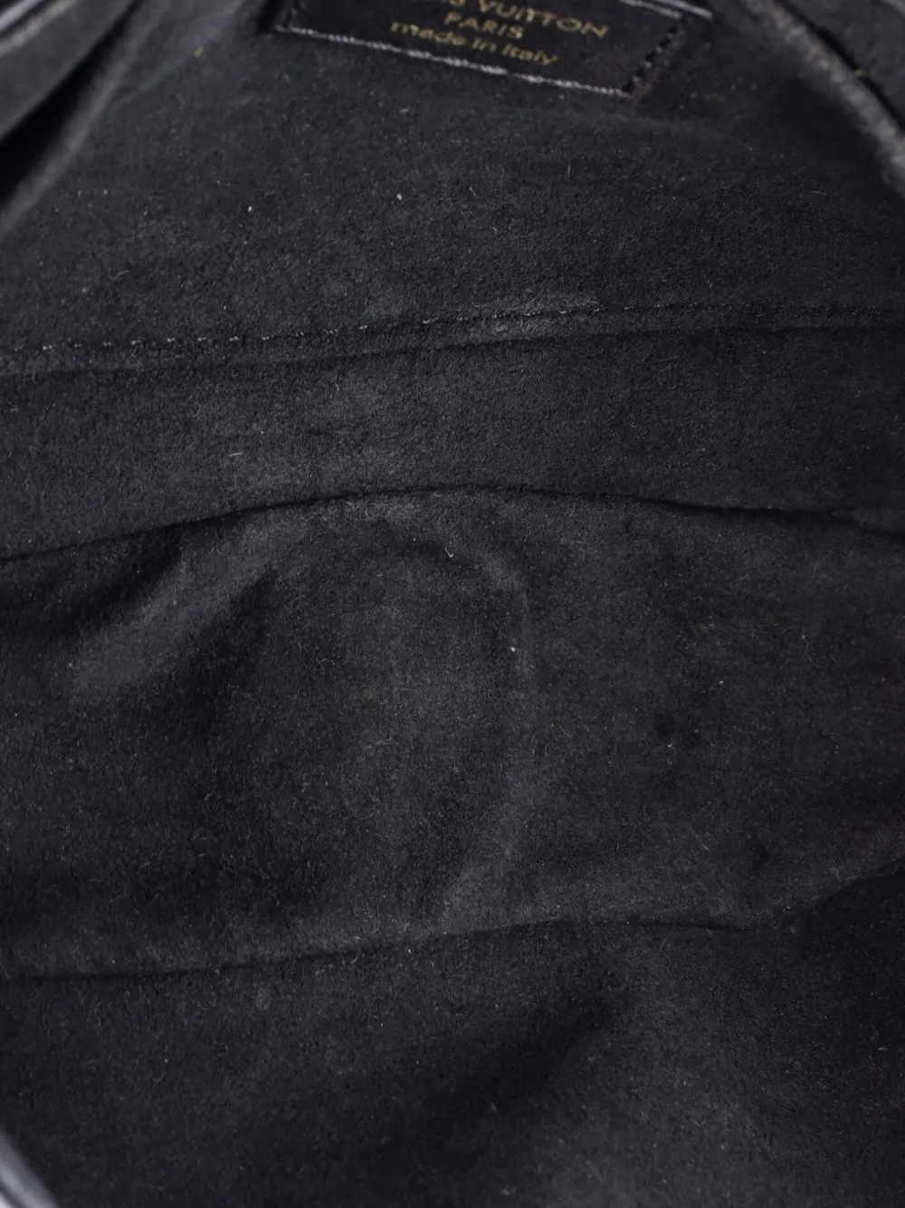 Pre-owned Louis Vuitton New Wave Chain Bag Quilted Leather Mm Crossbody Bag In Black