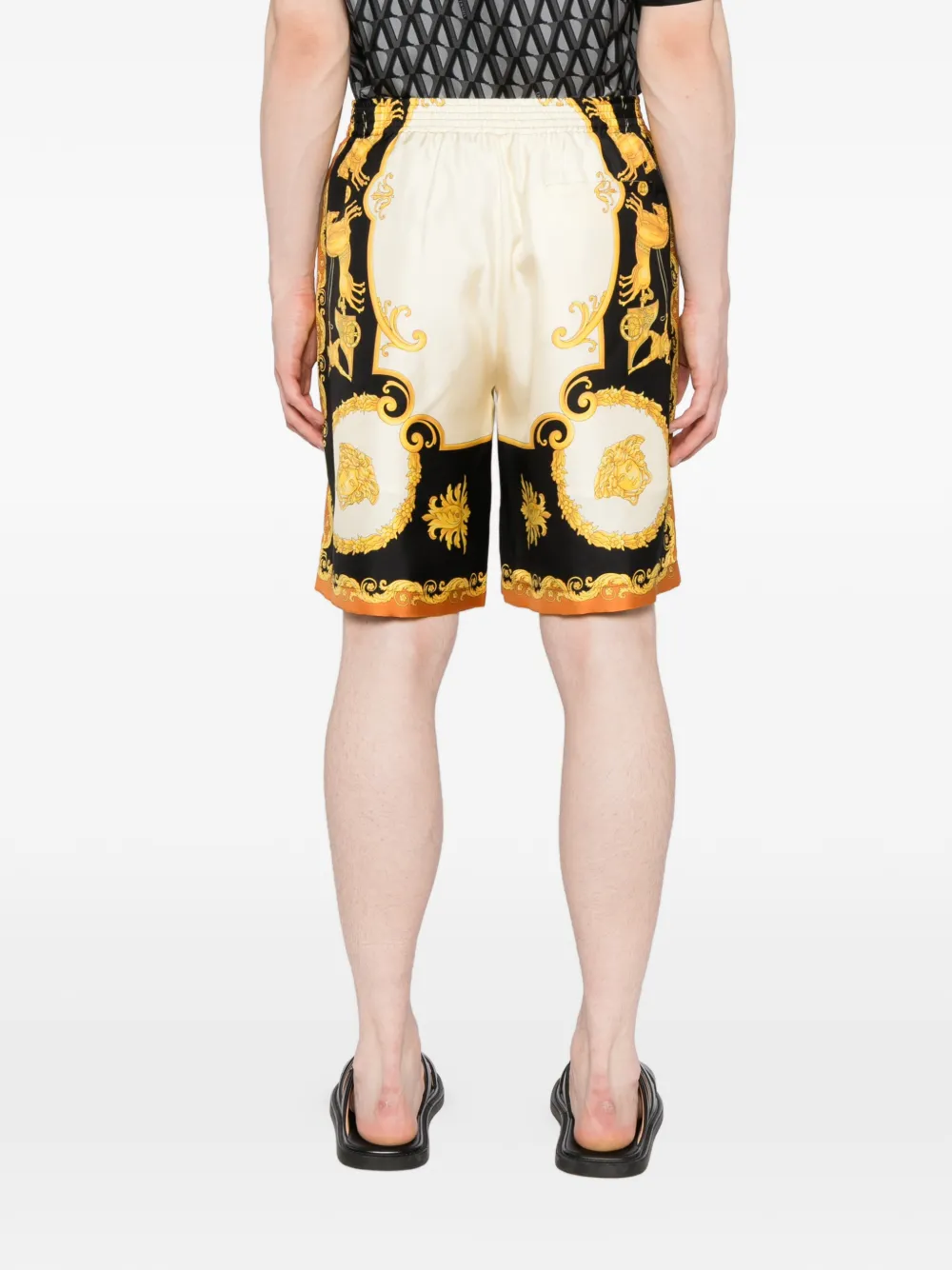 Versace Zijden twill shorts met print Zwart