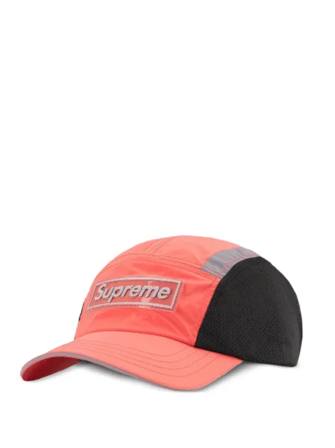 Supreme Camp keps med logotypdetalj
