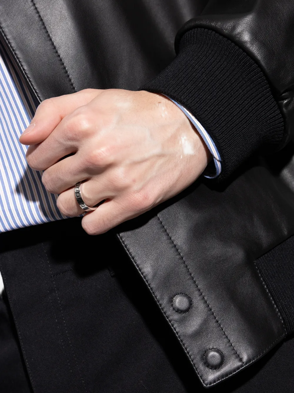 Fendi Anillo Con Logo - Plateado 