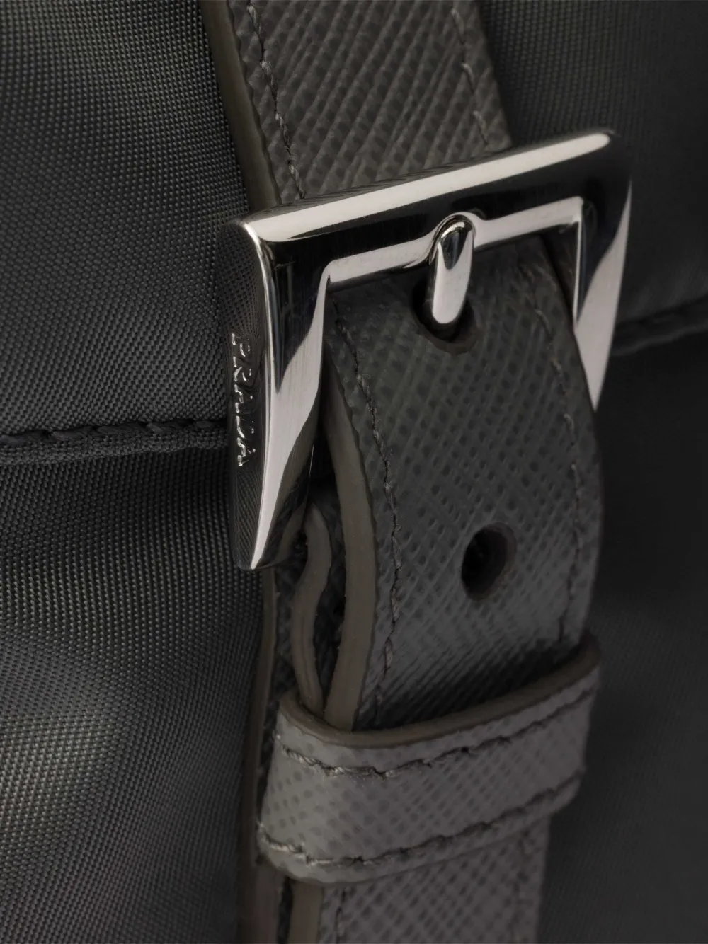 Prada Crossbodytas met logodetail Grijs