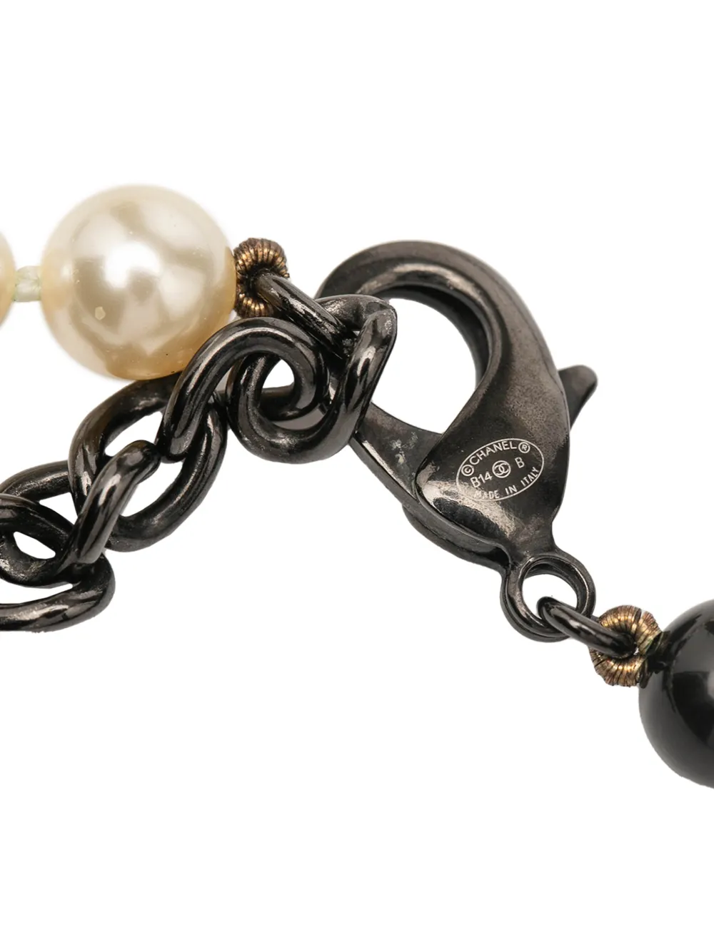 Pre-owned Chanel 2014 Cc Faux Pearl And Bead Necklace Costume Necklace In White