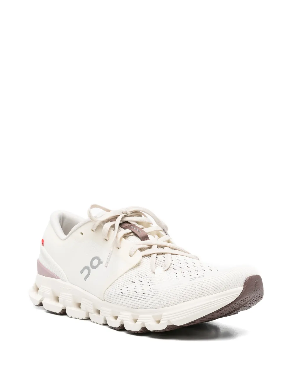 On Cloud X 4 geperforeerde sneakers Beige