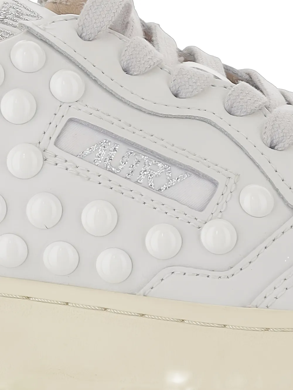 Autry Medalist geperforeerde leren sneakers met studs Wit