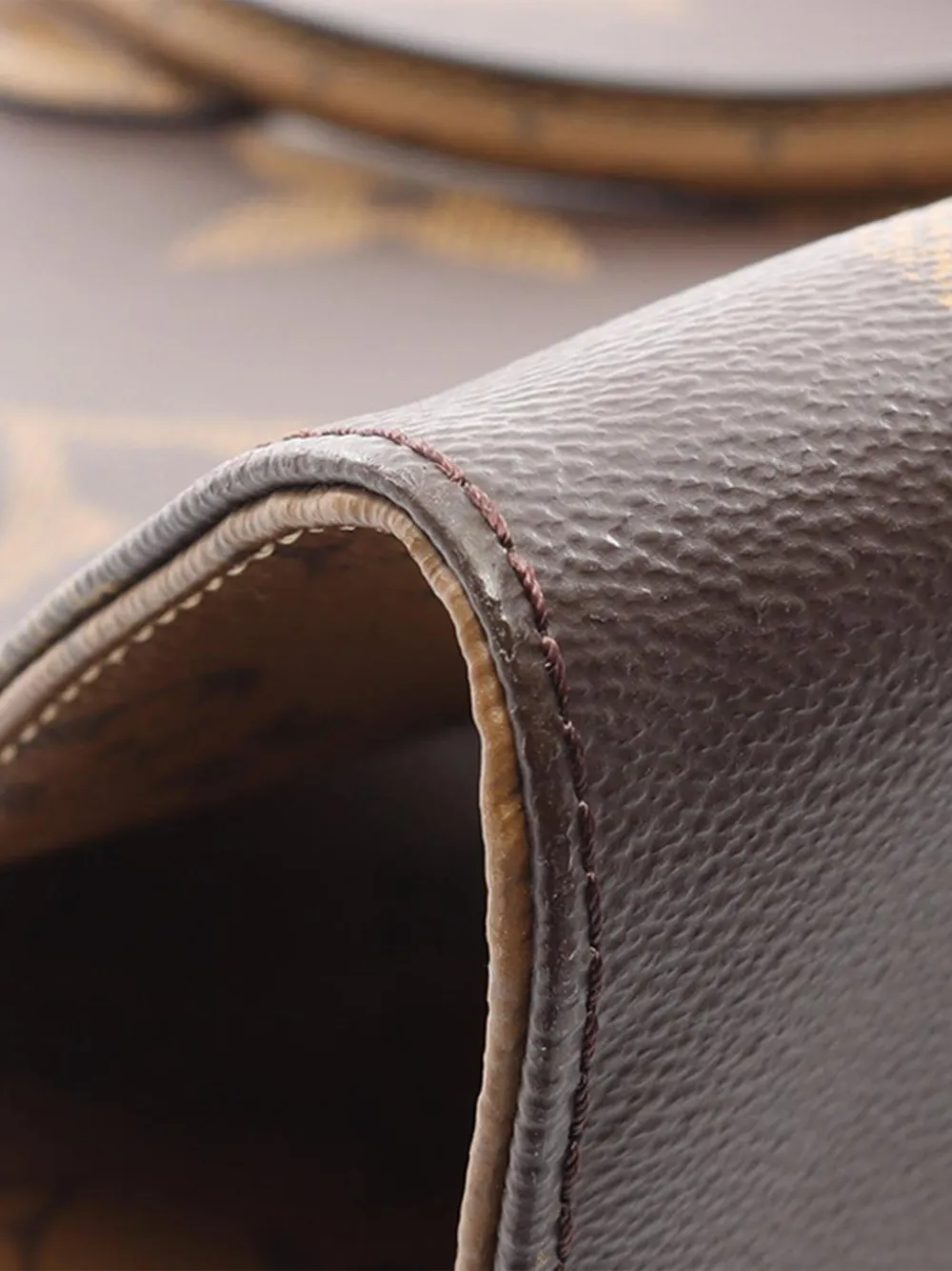 Louis Vuitton Pre-Owned 2019 Monogram Reverse Giant OnTheGo GM satchel | Pre-Owned | Image 2