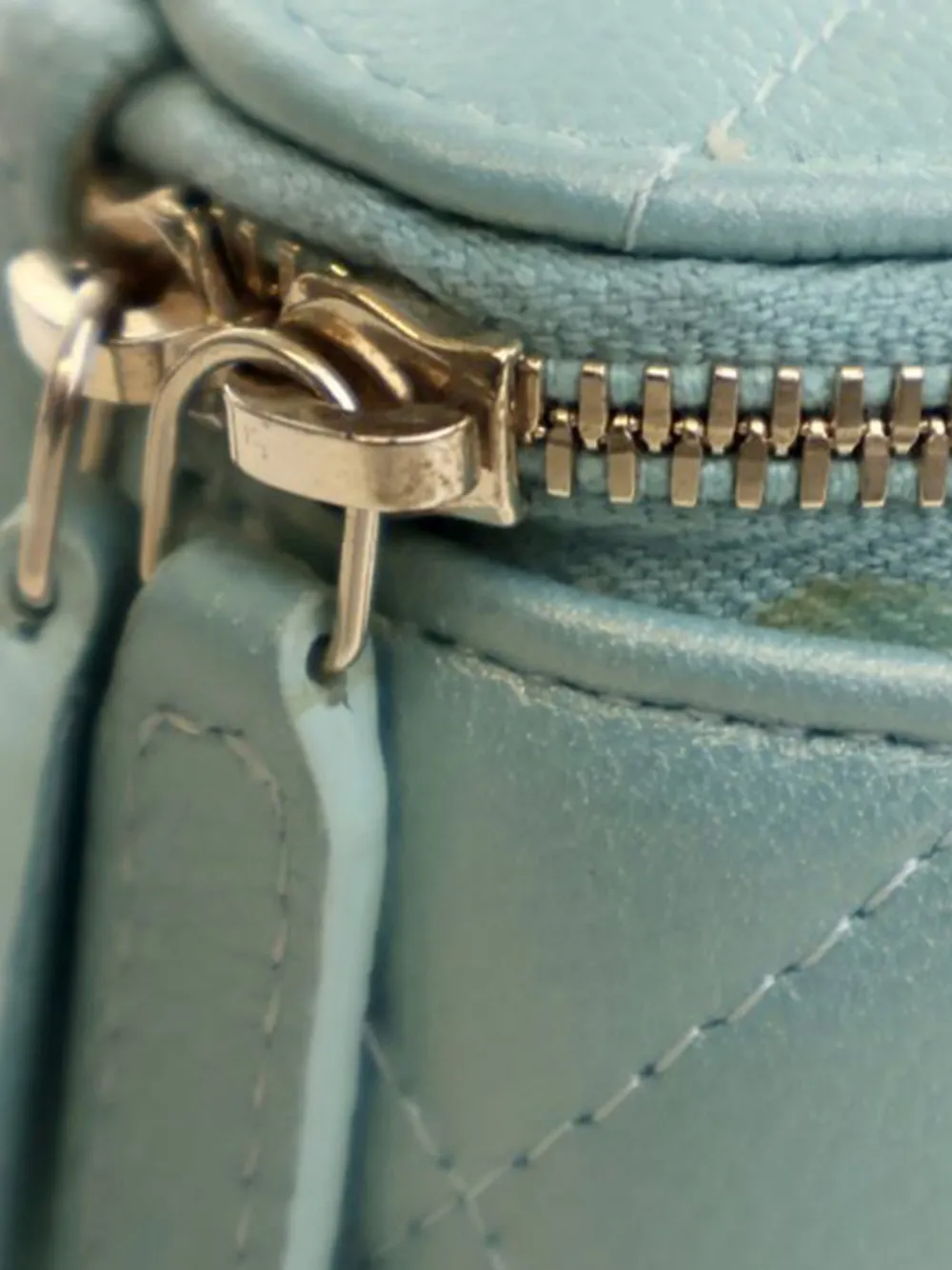 Pre-owned Chanel 2021 Mini Quilted Iridescent Caviar Pearl On Top Vanity Case With Chain Clutch Bag In Green