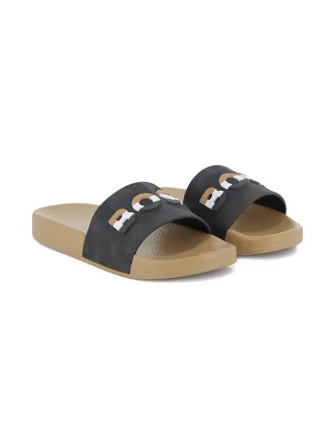 BOSS Kidswear flip flops con detalle del logo