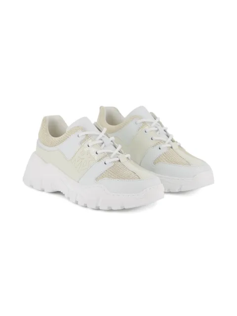 Dkny Kids tenis con paneles y detalle del logo