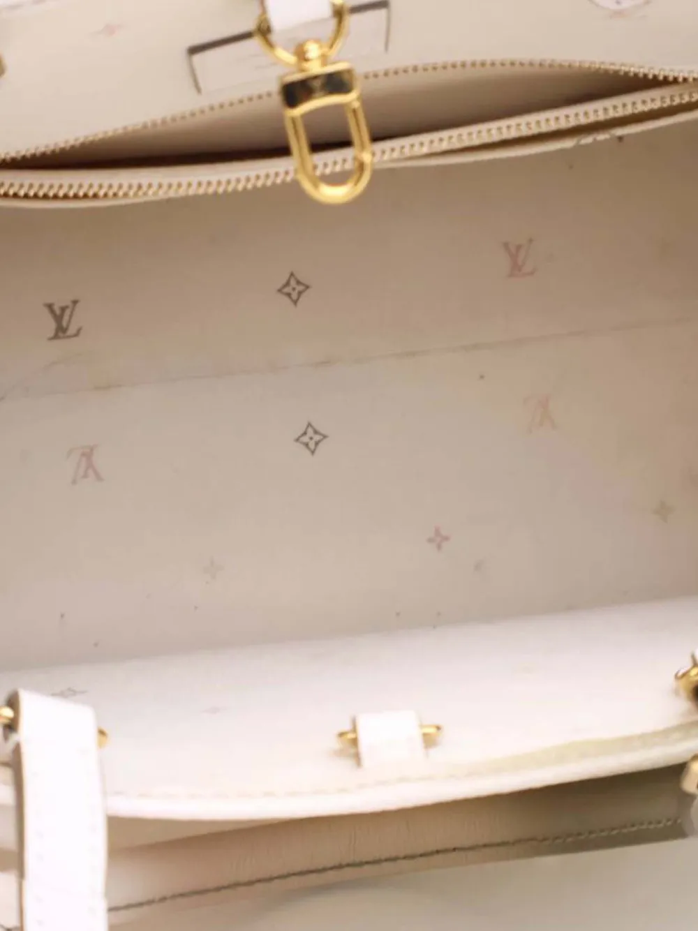 LOUIS VUITTON Pre-owned 2021-2025 Monogram Giant Spring In The City Onthego Mm Satchel In Green