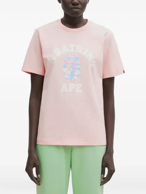 A BATHING APE® camiseta con motivo militar y logo