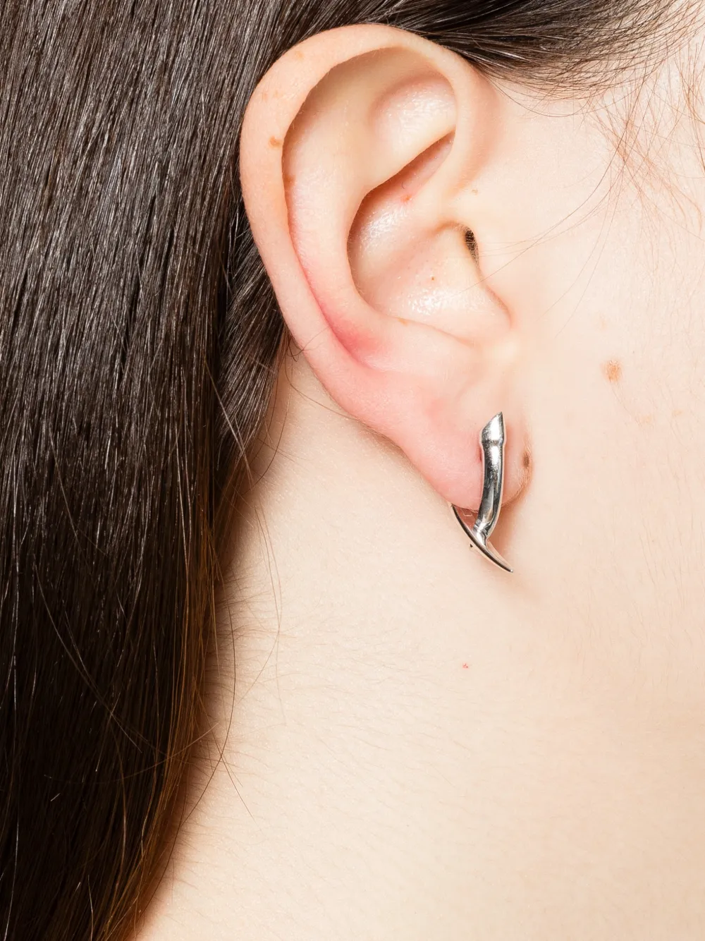 Shaun Leane mini Crossover earring | Men | Image 2