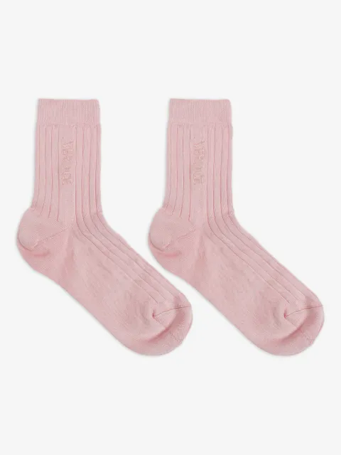 Versace chaussettes côtelées à logo brodé