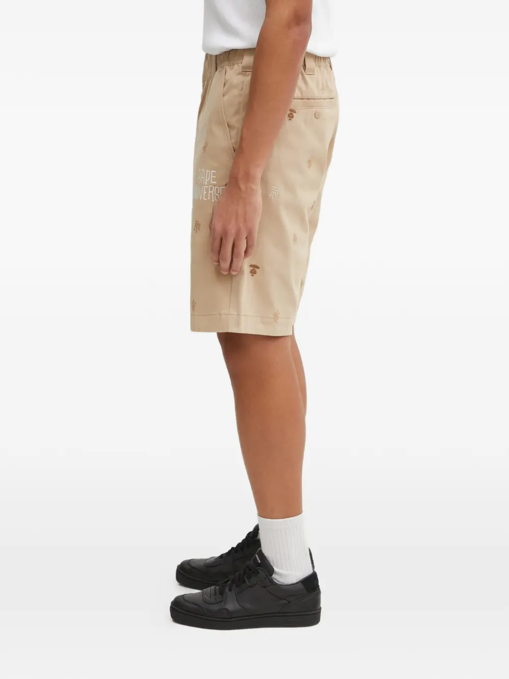 AAPE BY *A BATHING APE Shorts met logo en grafische print Beige