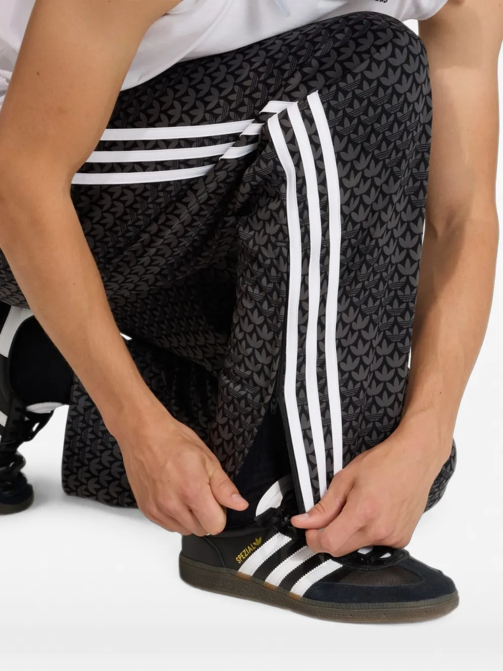 adidas Firebird trainingsbroek met logoprint en streep Grijs