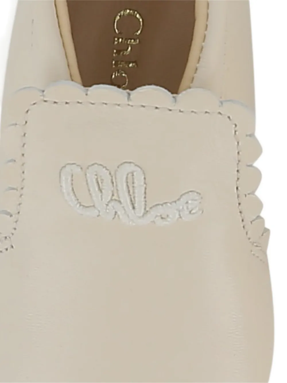 Chloé Kids Gewelfde slippers met geborduurd logo Beige