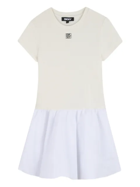 Dkny Kids vestido con volantes y placa del logo