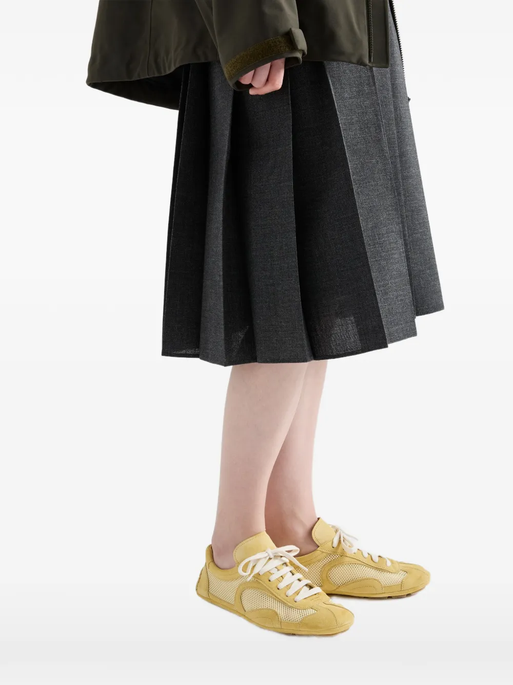 Prada Re-Edition suède mesh sneakers Geel