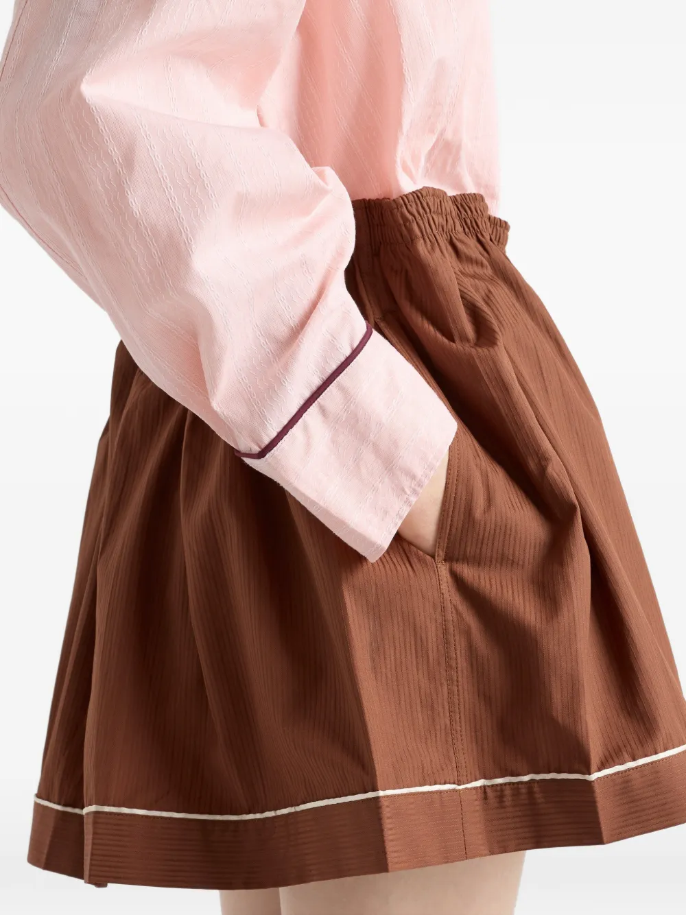 Prada Mini-rok met elastische taille en knopen Bruin