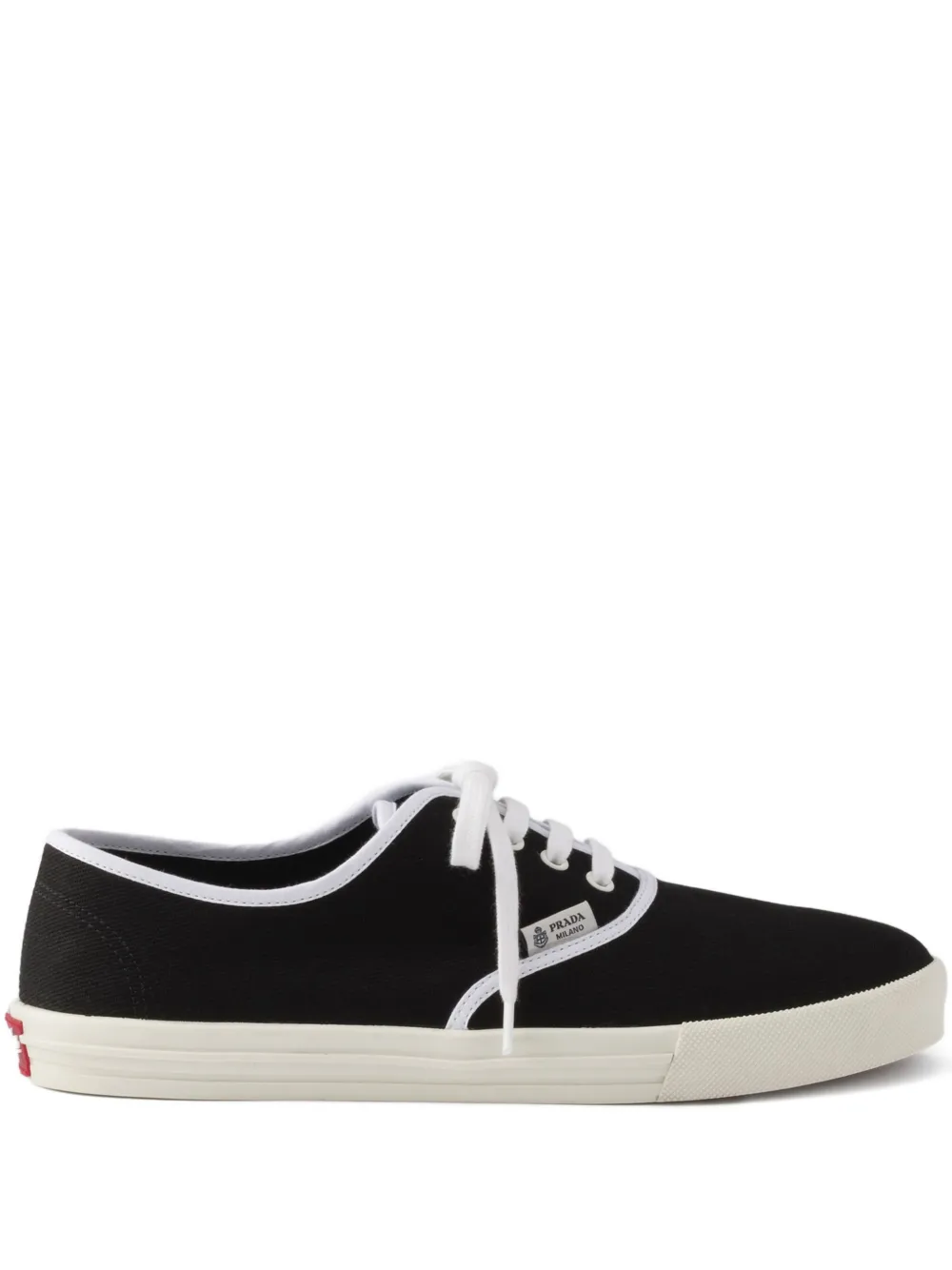 Prada Sneakers met ronde neus Zwart