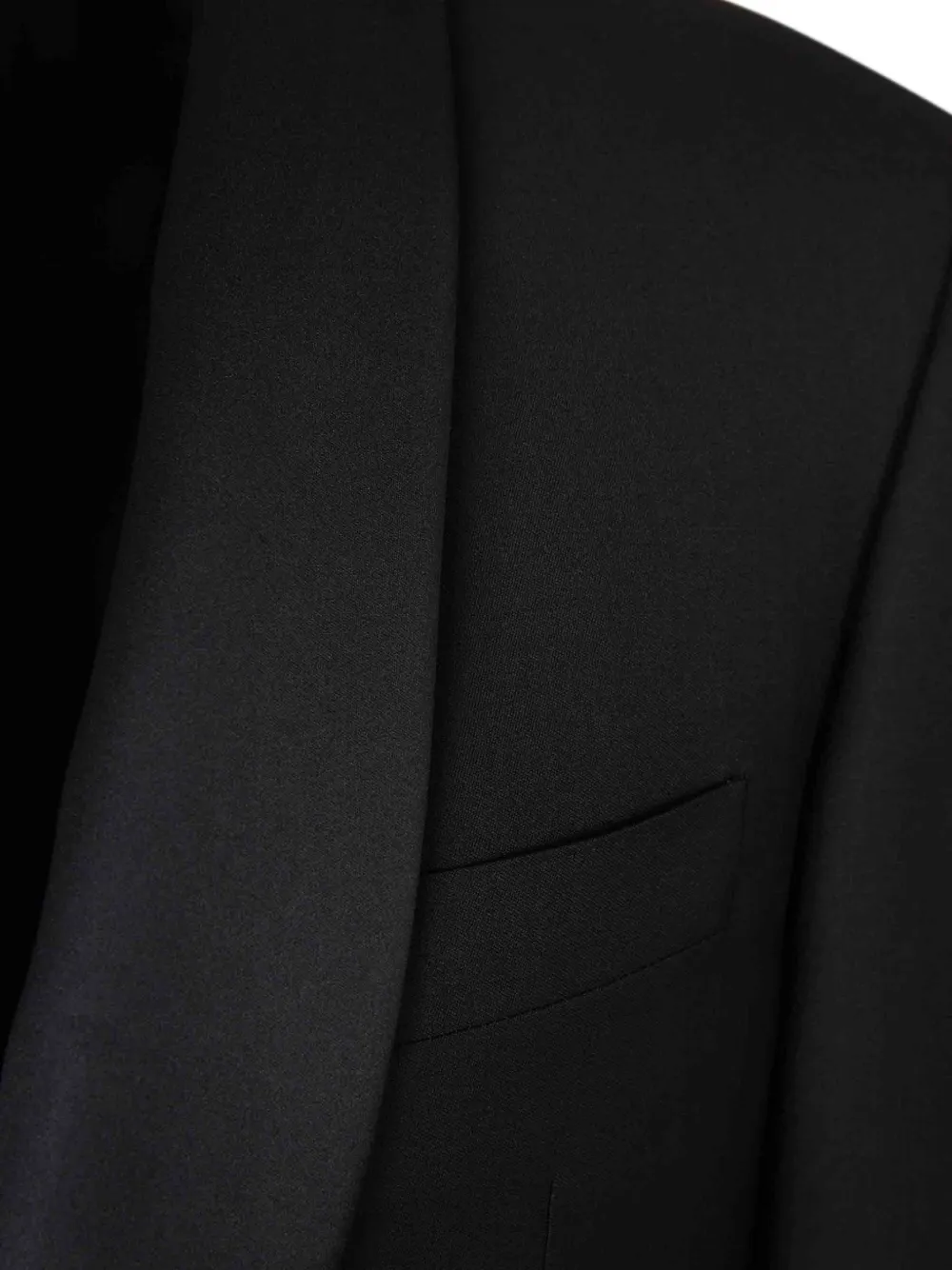 Impeccabile Shawl-Lapel Button Suit