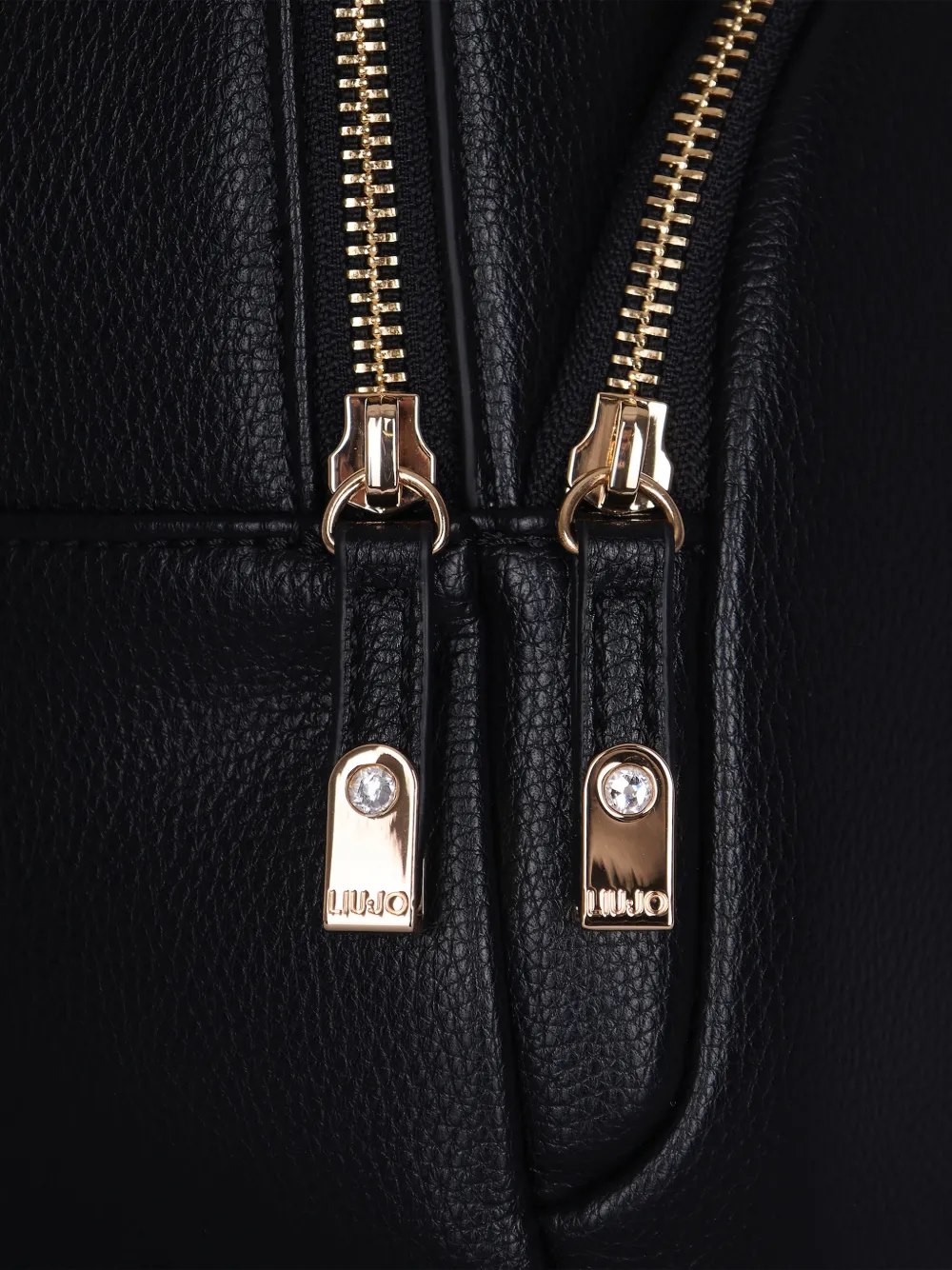 Liu •jo Logo-detail Zip-up Backpack In Black