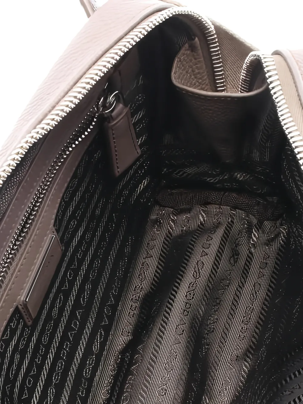  Prada Pre-owned Logo-plaque Shoulder Bag - Grey 