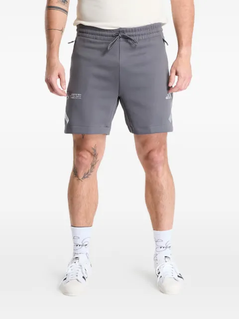 adidas x Mercedes-AMG Petronas Shorts mit Print