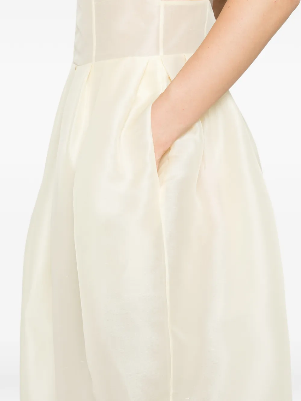 KHAITE Colette midi-jurk met V-hals Beige
