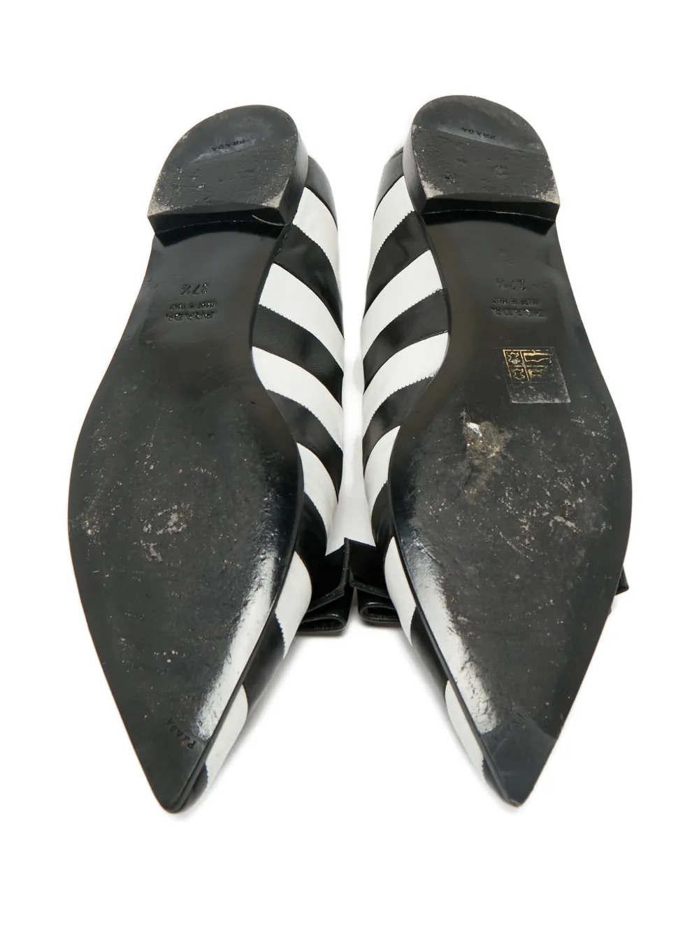Prada Pre-Owned pointed-toe ballet flat - Zwart