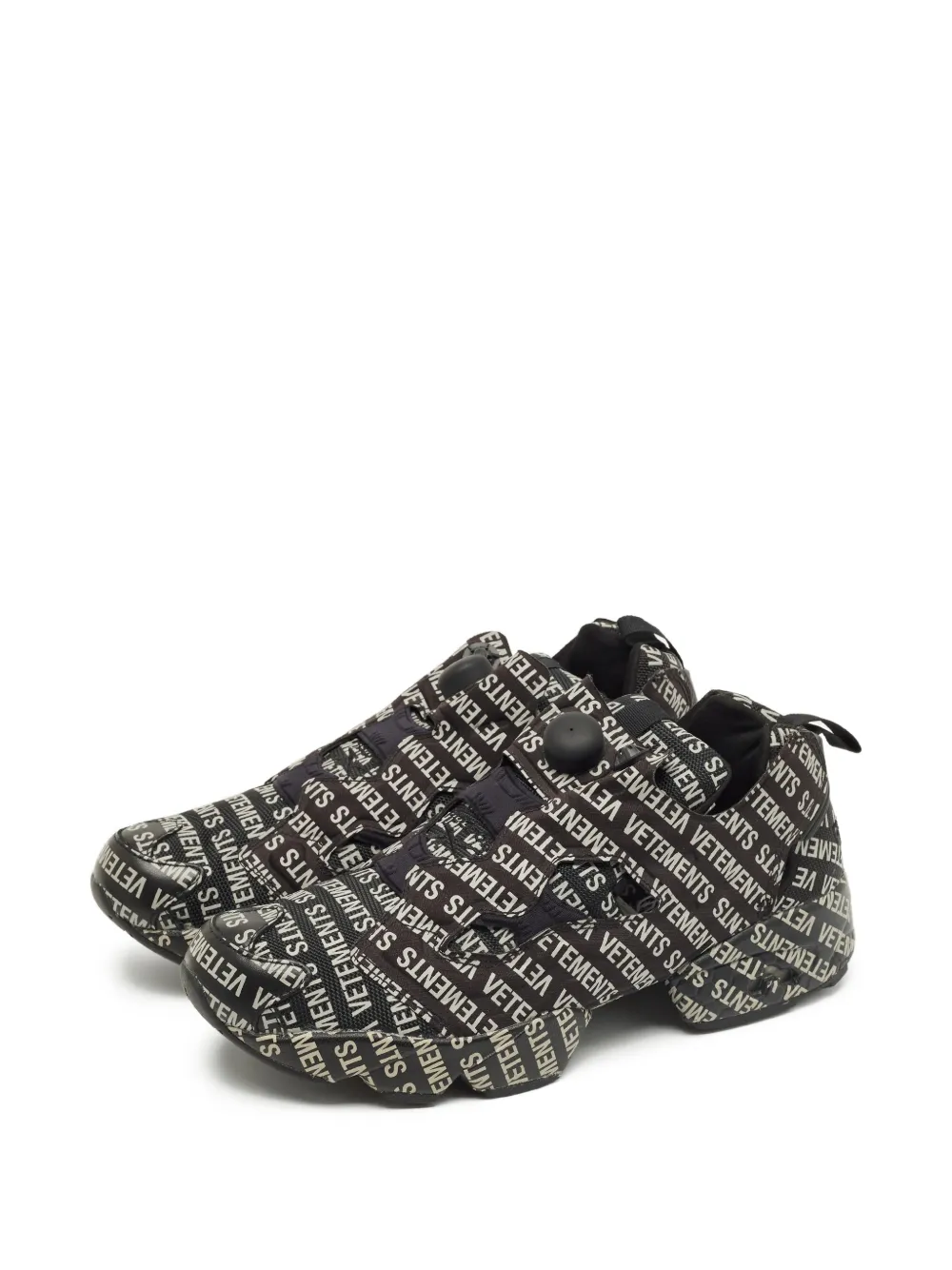 VETEMENTS tenis Instapump Fury en colaboración con Reebok | Image 2