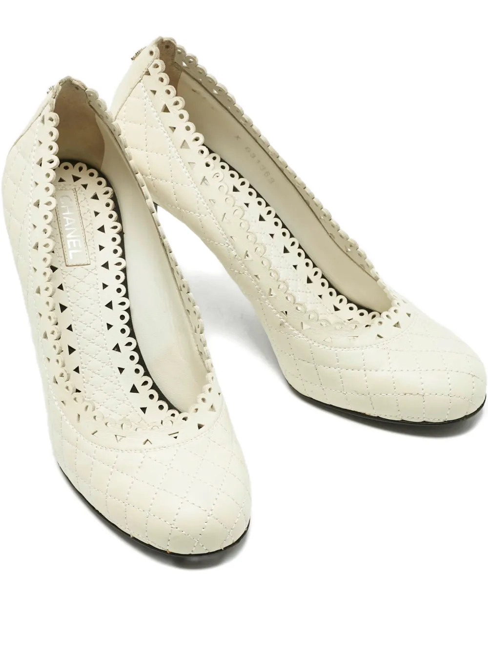 CHANEL Pre-Owned quilted leather pumps - Weiß