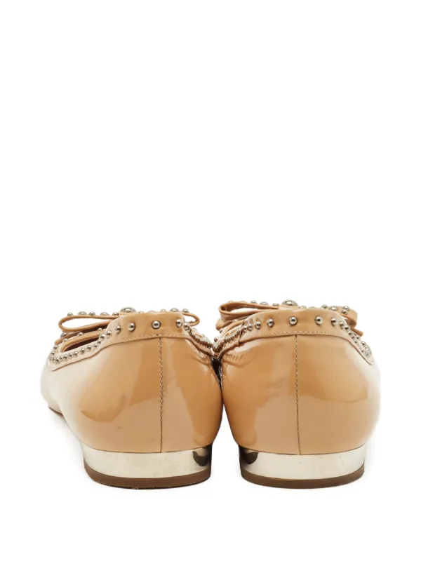 Miu Miu Pre-Owned スタッズ フラットシューズ | ニュートラル