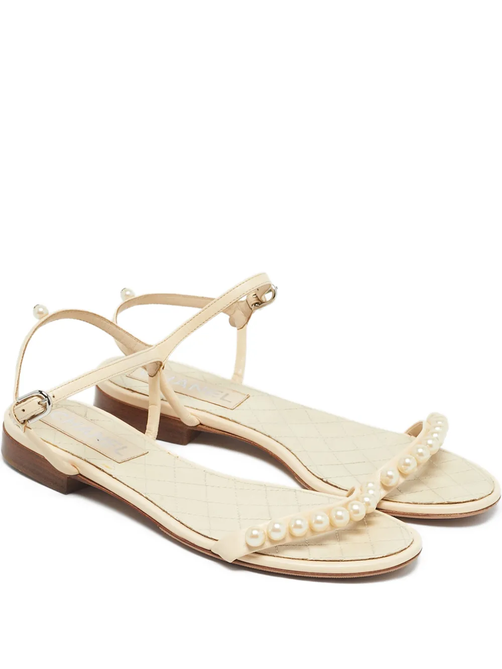 CHANEL Pre-Owned quilted-design pearl sandals - Toni neutri