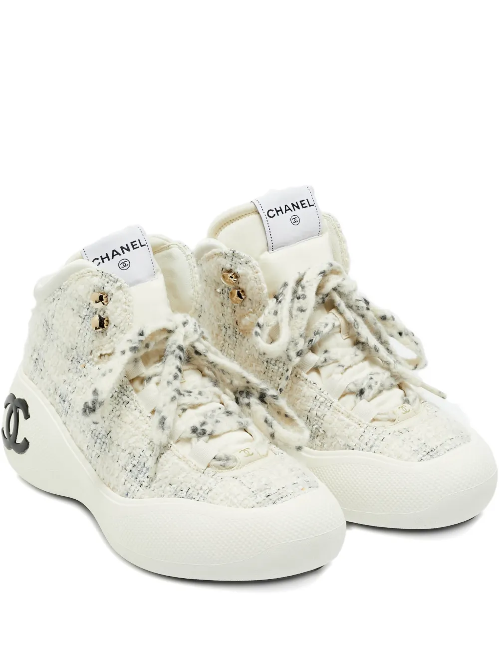 CHANEL Pre-Owned tweed high-top sneakers - Toni neutri