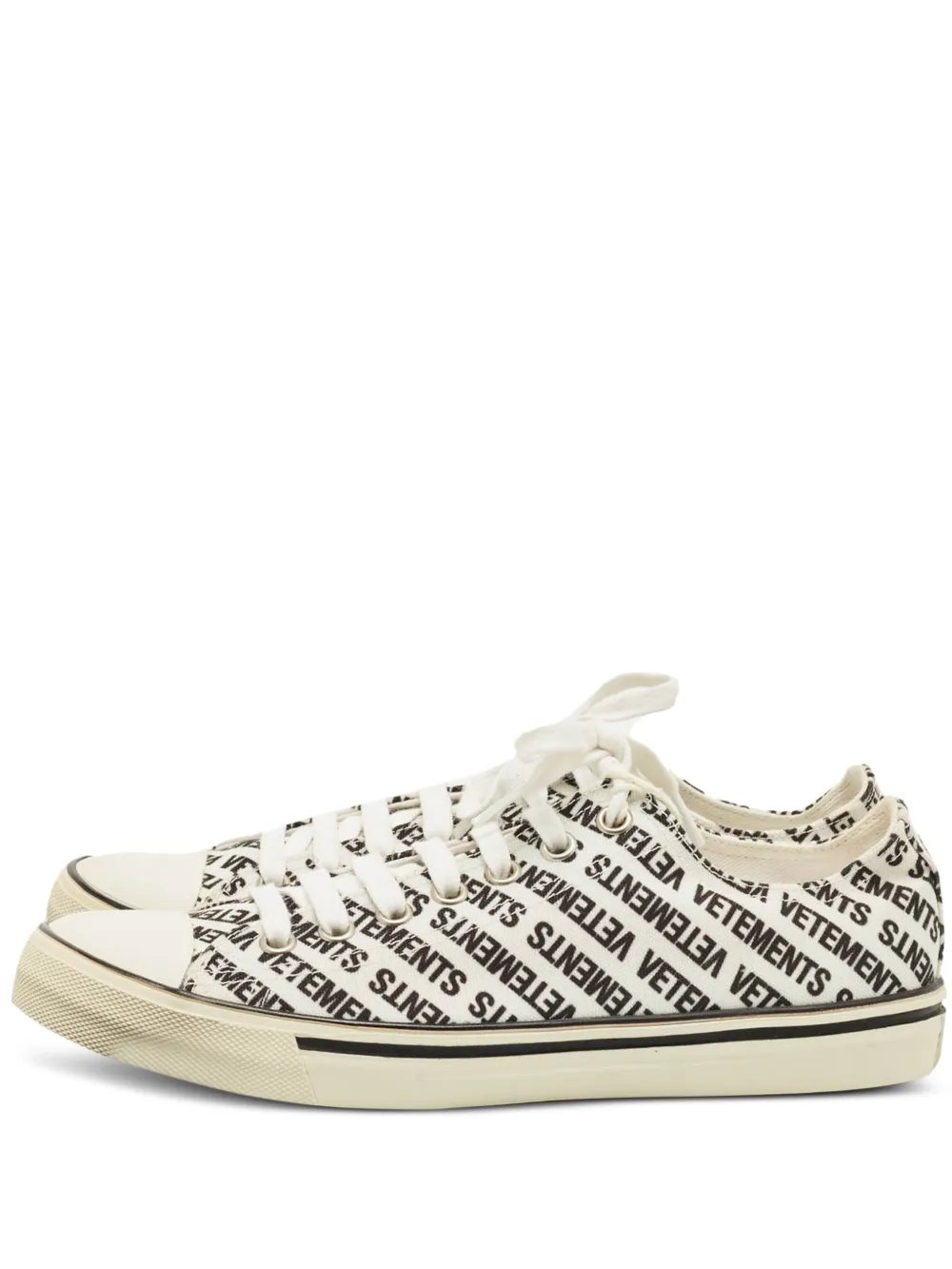VETEMENTS logo-print lace-up sneakers - Bianco