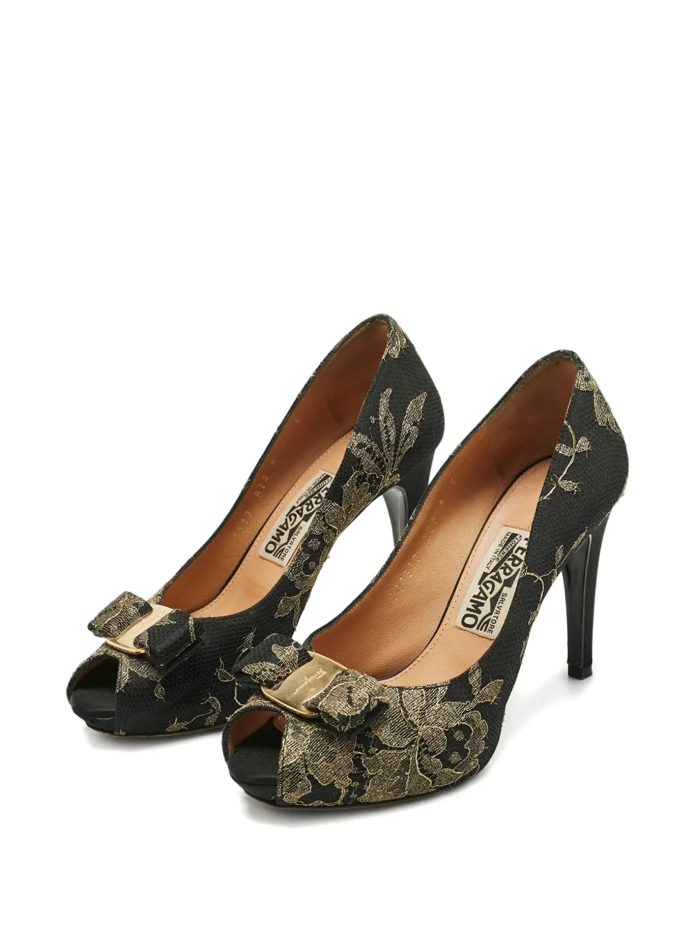Ferragamo Pre-Owned peep-toe lace-detail pumps - Zwart