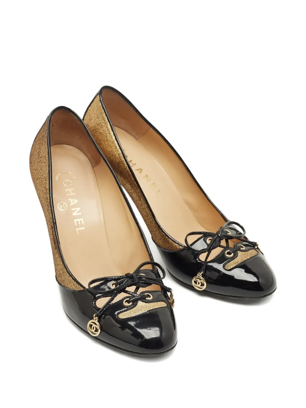 CHANEL Pre-Owned bow tie charm pumps - Zwart