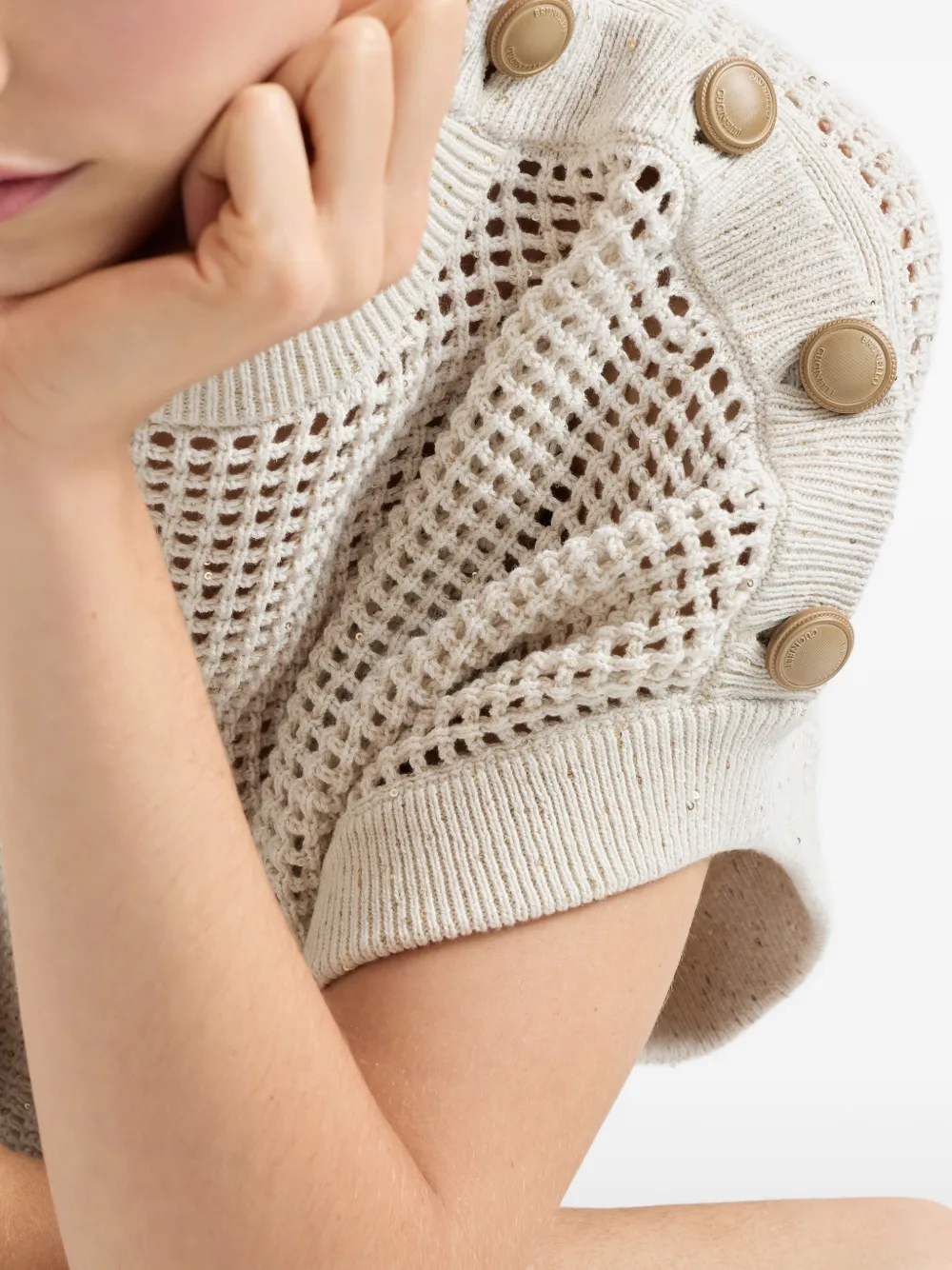 Brunello Cucinelli Opengebreide top met knopen Beige