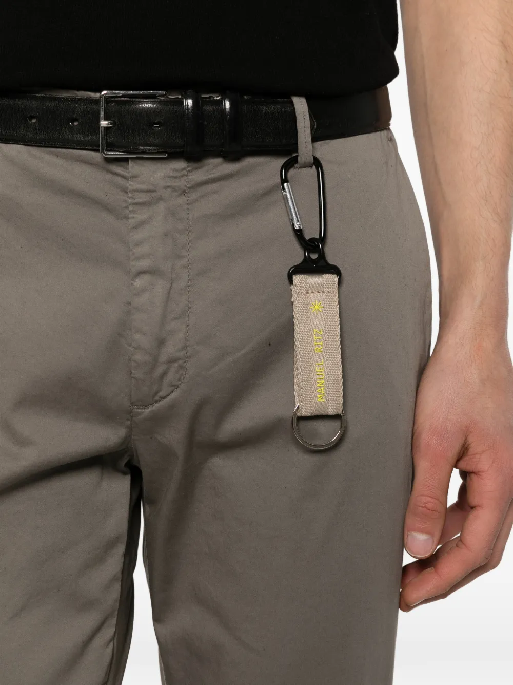 Manuel Ritz Broek met logopatch en riemlussen Bruin