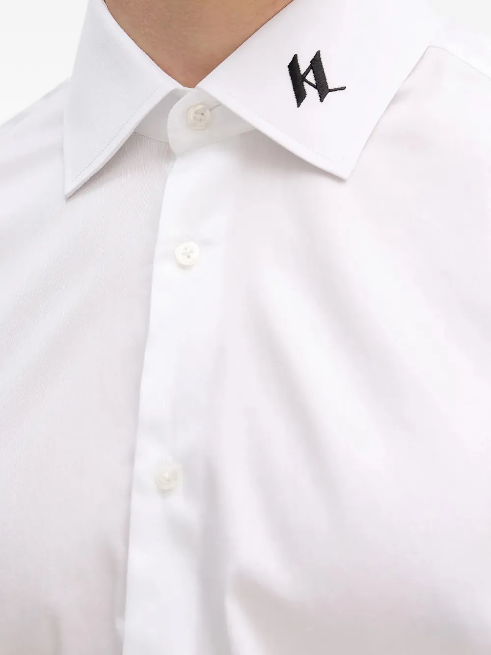 embroidered-logo collar shirt