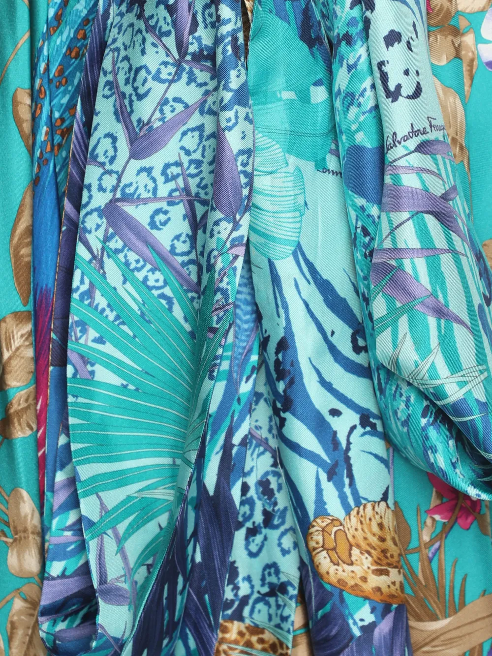 Ferragamo Pre-Owned belted asymmetric skirt - Blauw