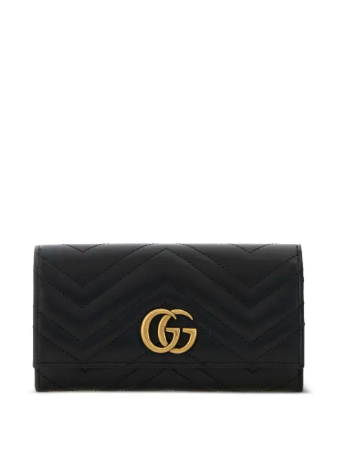 Gucci cartera con detalle del logo