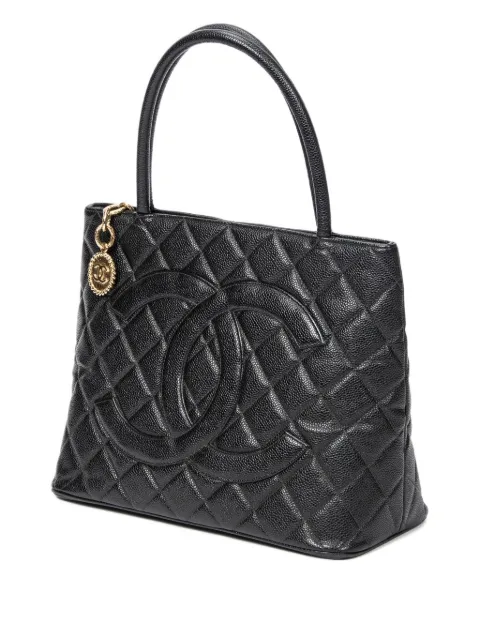 CHANEL Pre-Owned quilted logo-charm tote bag