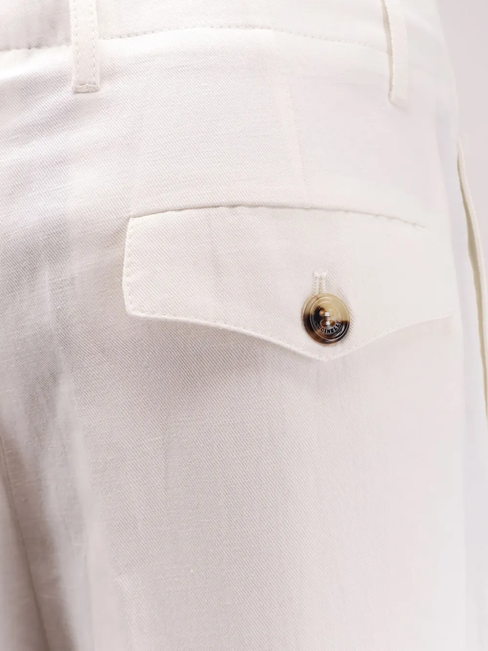 Brunello Cucinelli Geplooide broek met knopen Wit