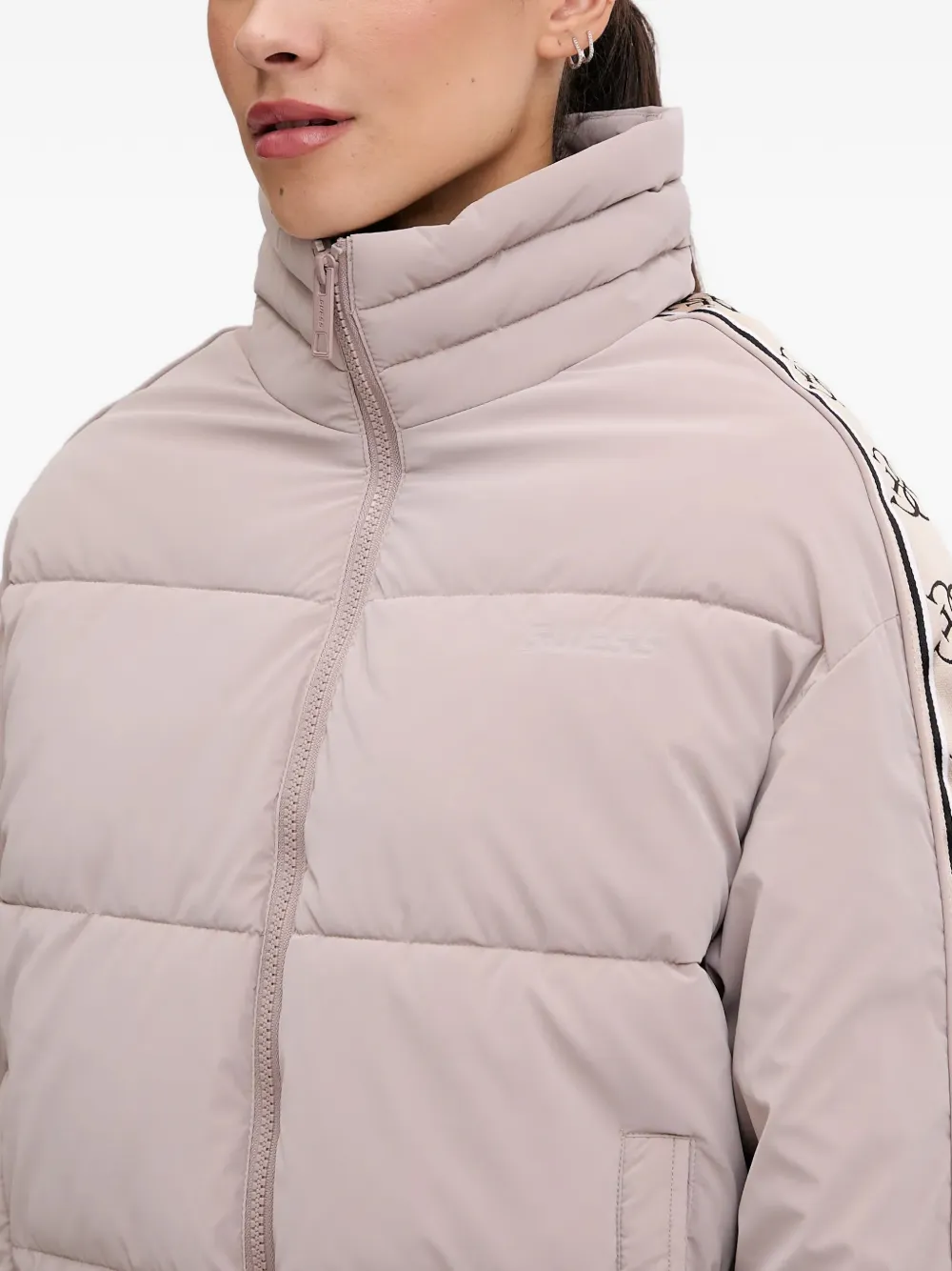 GUESS USA Donsjack met hoge hals Beige