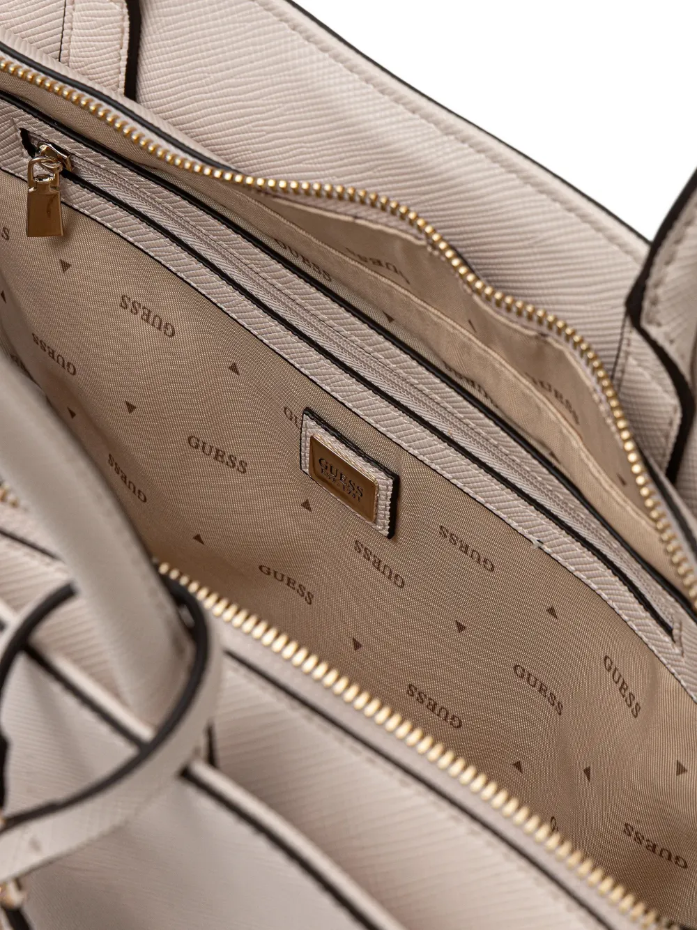 GUESS USA Bolena schoudertas met hartbedel Beige