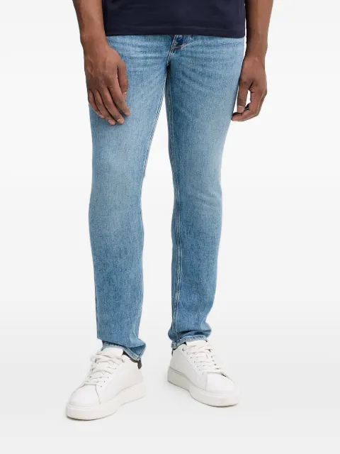 GUESS USA Finnley logo patch jeans