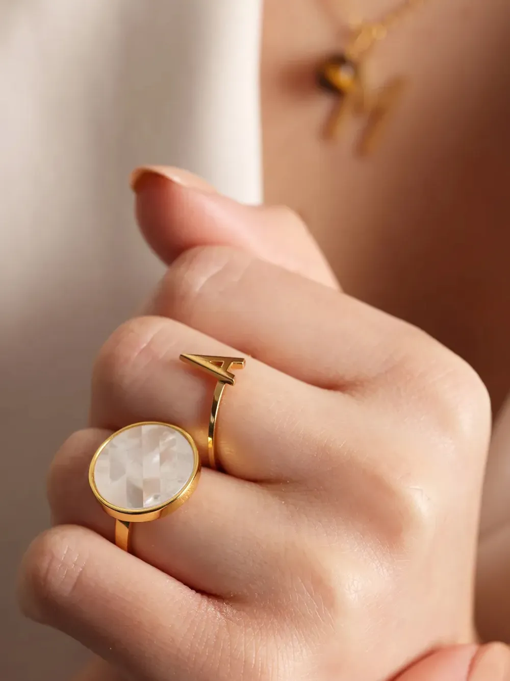 Design letters inlay-detail ring - Goud